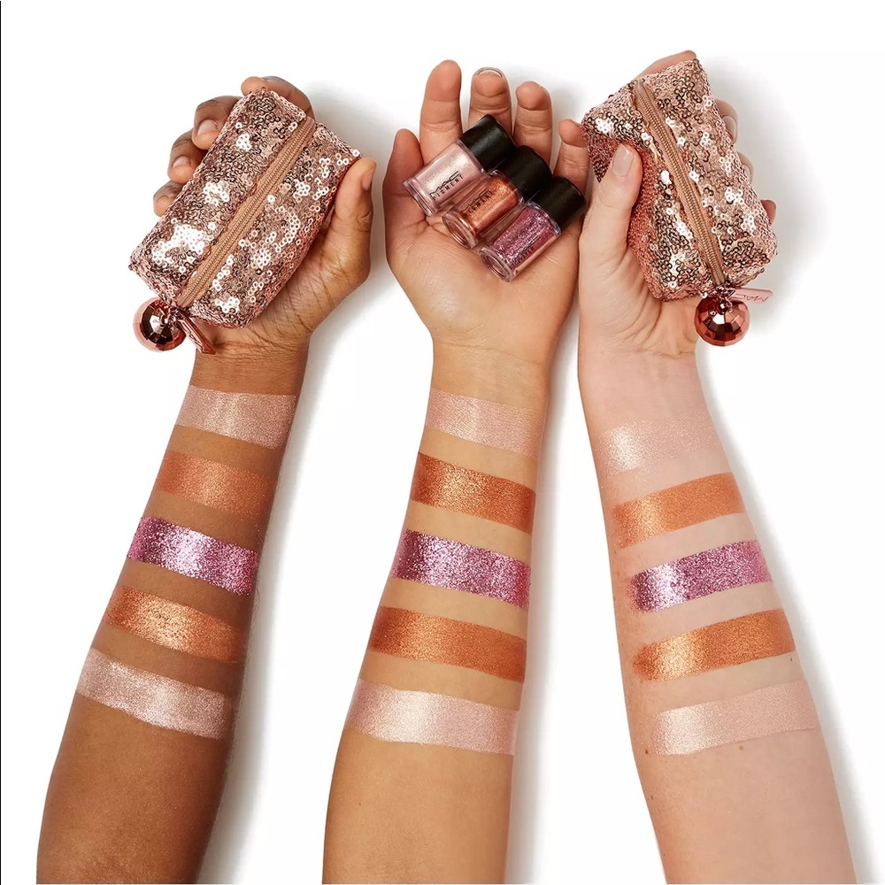 New! MAC Snow Ball Pigment and Glitter kit
